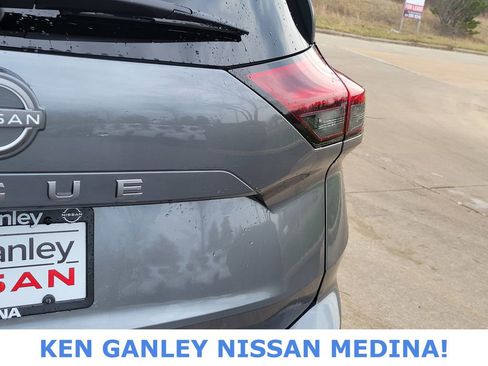 Used 2025 Nissan Rogue SV image 15