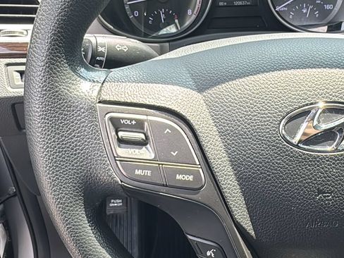 Used 2018 Hyundai Santa Fe SE AWD/4WD image 16