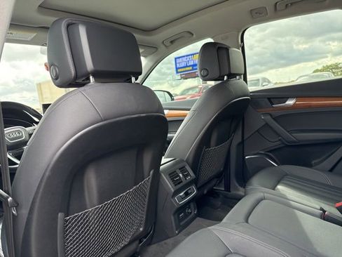 Used 2021 Audi Q5 Premium w/ Convenience Package image 11