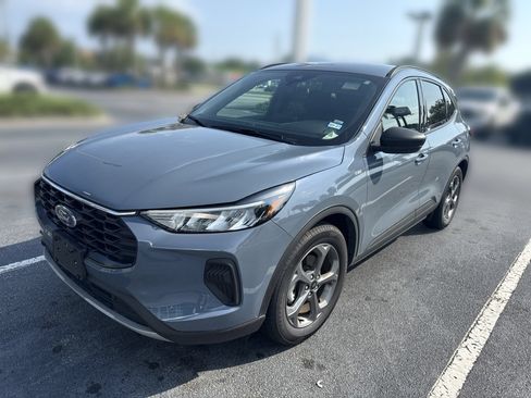 Certified 2025 Ford Escape ST-Line FWD image 9