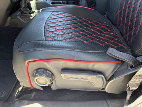 Used 2025 Jeep Gladiator Sport AWD/4WD image 5