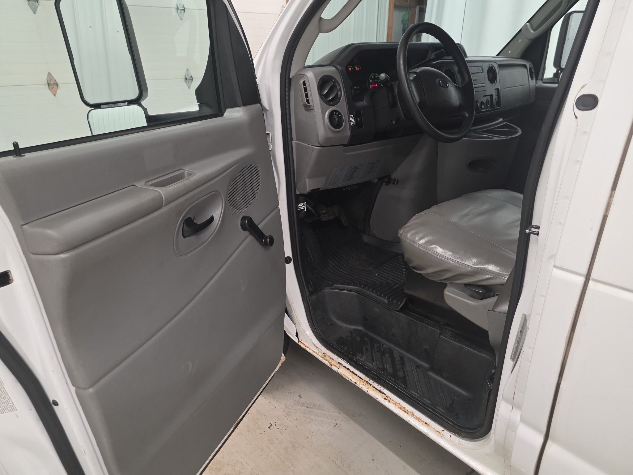 Used 2012 Ford E-450 and Econoline 450 Super Duty RWD image 17