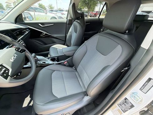 New 2026 Kia Niro EX FWD image 14
