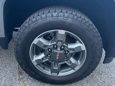 Used 2025 GMC Sierra 2500 SLT w/ SLT Premium Package AWD/4WD image 14