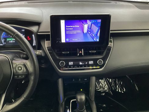 Used 2024 Toyota Corolla Cross XLE FWD image 8