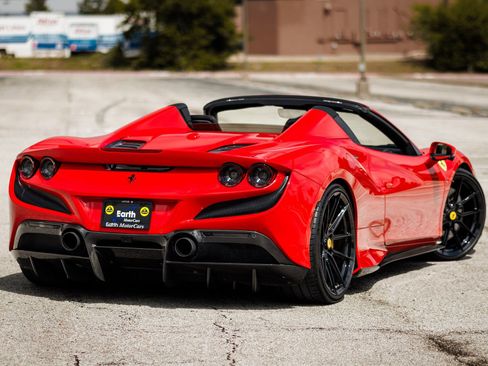 Used 2021 Ferrari F8 Tributo image 22