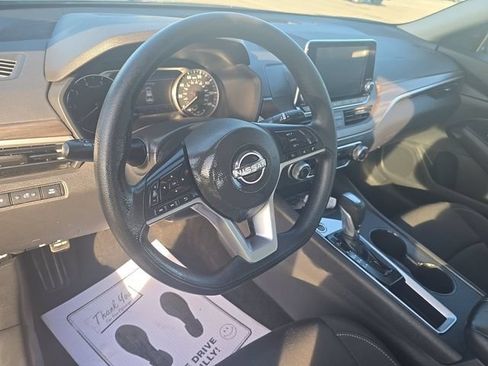 Used 2025 Nissan Altima 2.5 SV FWD image 4