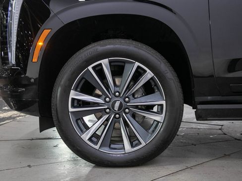 Used 2025 Cadillac Escalade Sport w/ Touring Package AWD/4WD image 34
