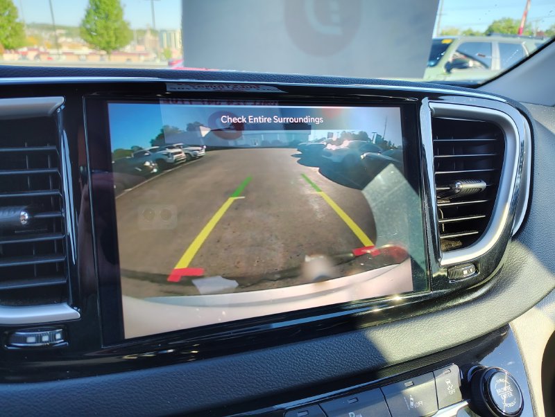 Used 2024 Chrysler Pacifica Touring-L FWD image 16