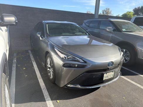 Used 2022 Toyota Mirai w/ Advanced Technology Package RWD image 2