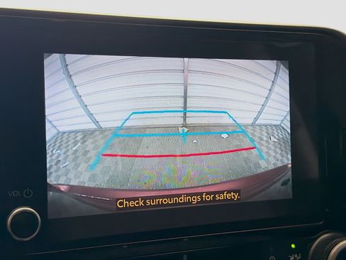 Used 2023 Toyota Highlander XLE FWD image 16