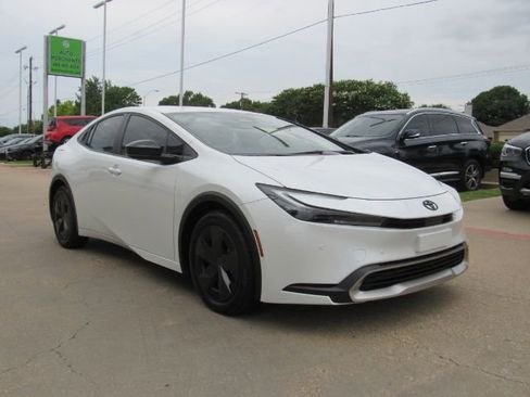 Used 2023 Toyota Prius Prime SE image 4