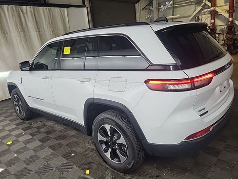 Used 2023 Jeep Grand Cherokee 4WD 4xe image 4