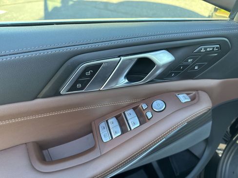 Used 2023 BMW X7 xDrive40i w/ Premium Package image 9