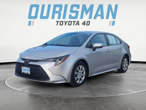 Used 2023 Toyota Corolla LE image 2