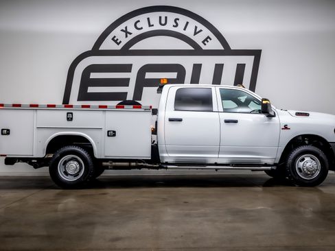 Used 2024 RAM 3500 Tradesman w/ Safety Group image 8