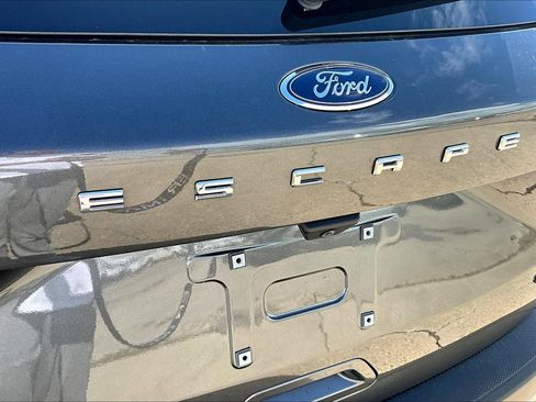 Used 2020 Ford Escape SE Sport image 32