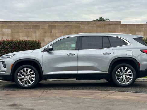 Used 2025 Buick Enclave Preferred image 7