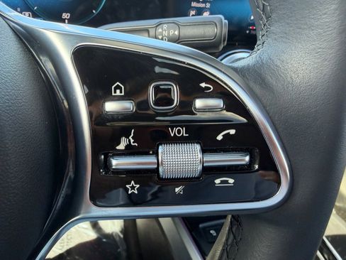 Used 2023 Mercedes-Benz EQB 300 4MATIC image 16