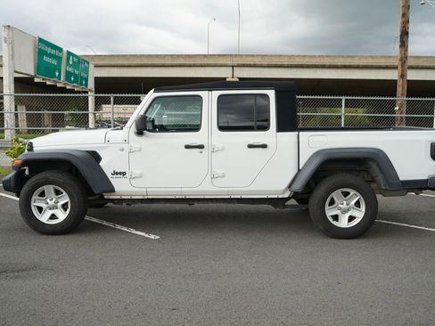 Used 2020 Jeep Gladiator Sport w/ Quick Order Package 24S image 2