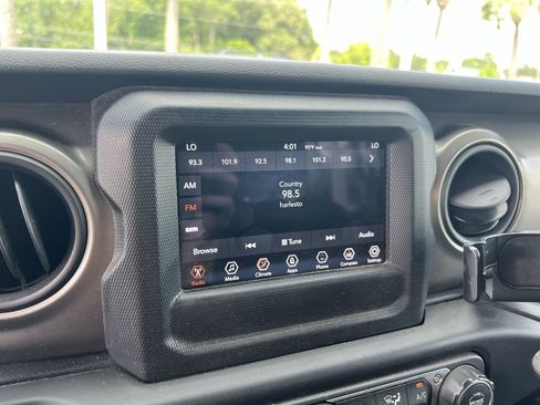 Used 2018 Jeep Wrangler Unlimited Sport S AWD/4WD image 23