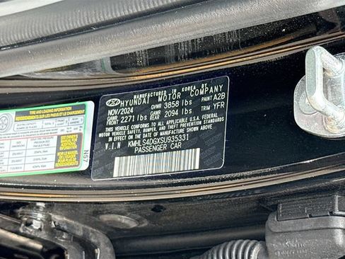 Certified 2025 Hyundai Elantra SEL FWD image 30
