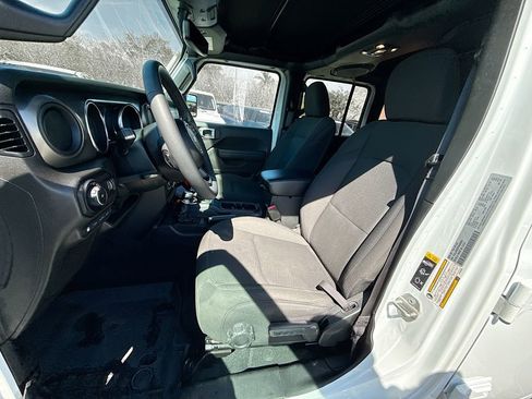 Used 2023 Jeep Wrangler Unlimited w/ Cold Weather Group image 23