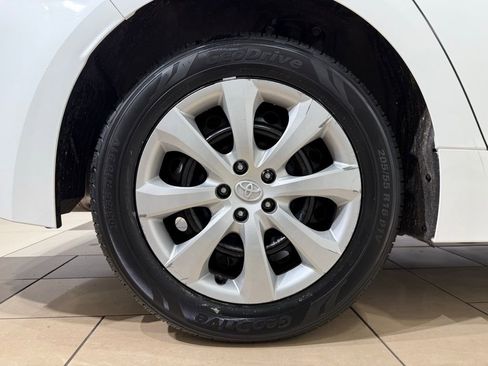 Certified 2025 Toyota Corolla LE image 9