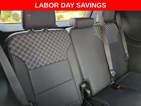 Used 2025 GMC Acadia Denali w/ Super Cruise Package FWD image 22