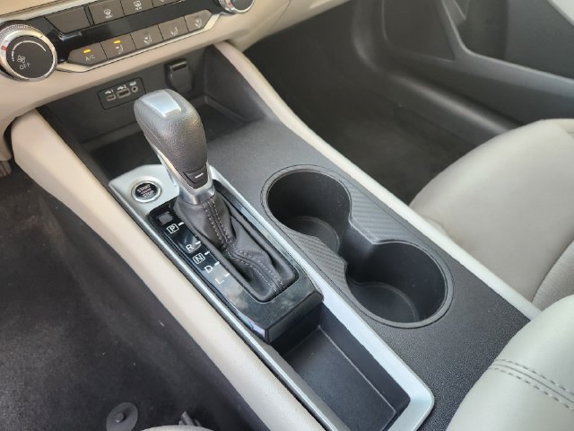 Used 2025 Nissan Altima 2.5 SV FWD image 19
