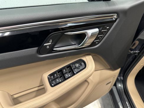 Certified 2026 Porsche Macan AWD/4WD image 16