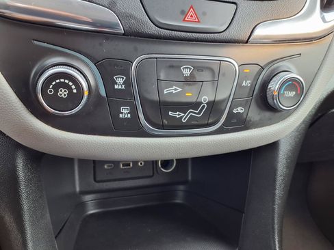 Used 2021 Chevrolet Equinox LS w/ LS Convenience Package FWD image 6