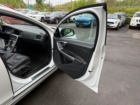Used 2017 Volvo V60 T5 Cross Country w/ Convenience Package AWD/4WD image 12