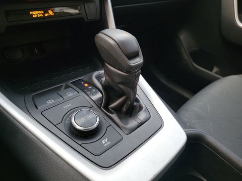 Used 2022 Toyota RAV4 XLE image 28