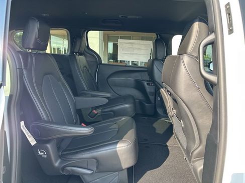 New 2026 Chrysler Pacifica Select image 43