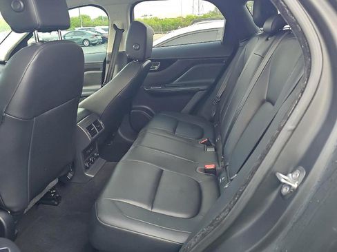 Used 2018 Jaguar F-PACE Premium image 12