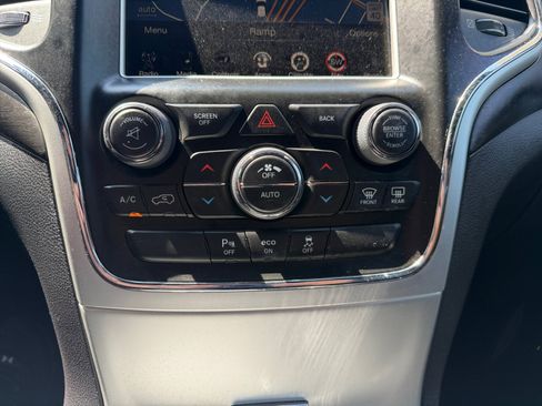 Used 2015 Jeep Grand Cherokee Altitude RWD image 25