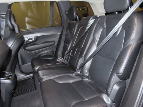 Used 2020 Volvo XC90 T5 Momentum FWD image 19