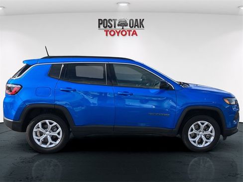 Used 2024 Jeep Compass Latitude image 15