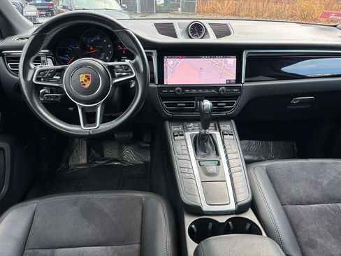 Used 2021 Porsche Macan w/ Driver Memory Package image 11