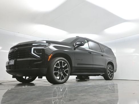 Used 2025 Chevrolet Suburban RST AWD/4WD image 55