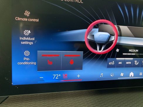 New 2025 BMW 330i xDrive Sedan w/ Convenience Package image 22