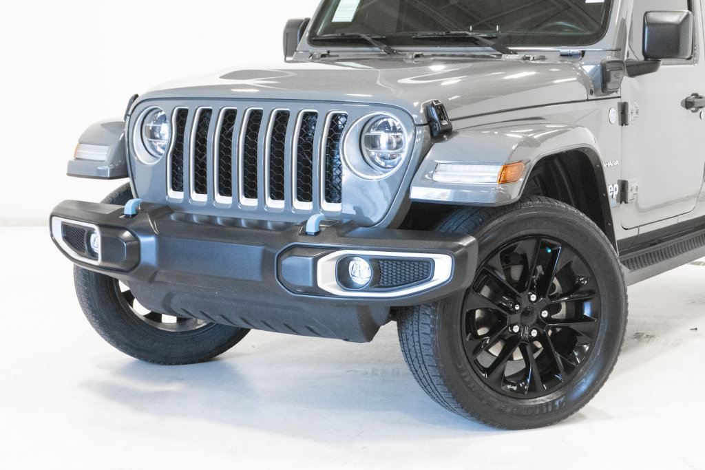 Used 2021 Jeep Wrangler Unlimited Sahara w/ Cold Weather Group AWD/4WD image 2