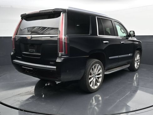 Used 2018 Cadillac Escalade Luxury AWD/4WD image 7