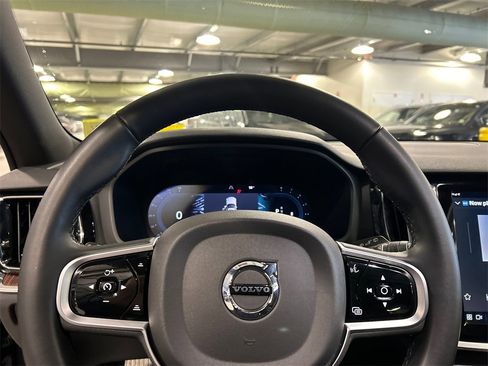 Used 2025 Volvo V60 B5 Cross Country Plus image 12
