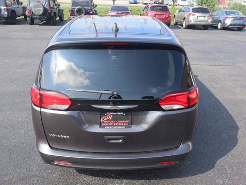 Used 2023 Chrysler Voyager LX FWD image 7