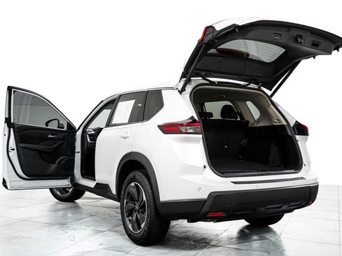 Used 2024 Nissan Rogue SV FWD image 10