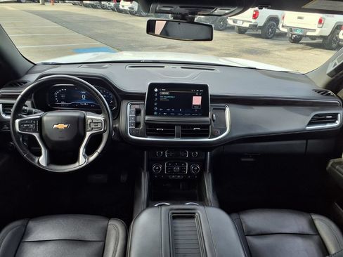 Used 2022 Chevrolet Suburban LT RWD image 3