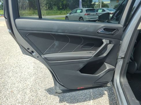 Certified 2023 Volkswagen Tiguan SE w/ Panoramic Sunroof Package FWD image 29