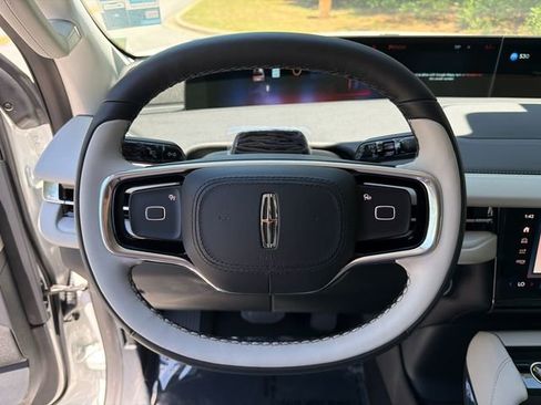 New 2026 Lincoln Navigator Reserve AWD/4WD image 26